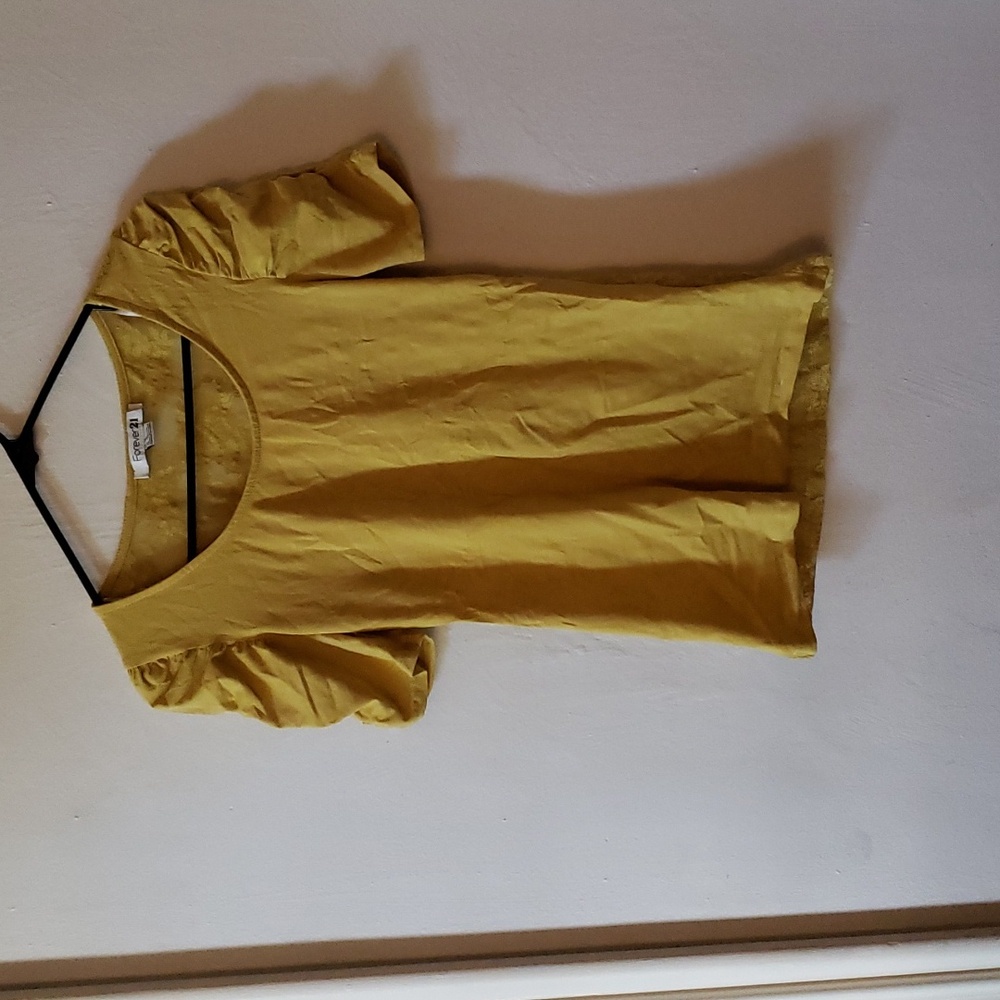 Forever 21 | Yellow Ruffled S/S Blouse with Lace Back | M